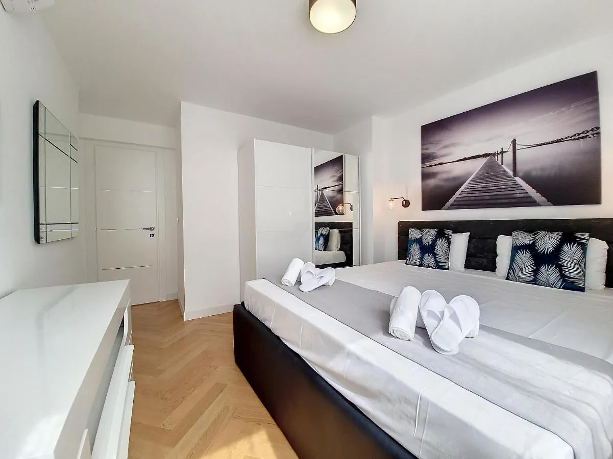 Nestor&Jeeves - Floreal Beach - Central - Close Sea Nice 0*,  France